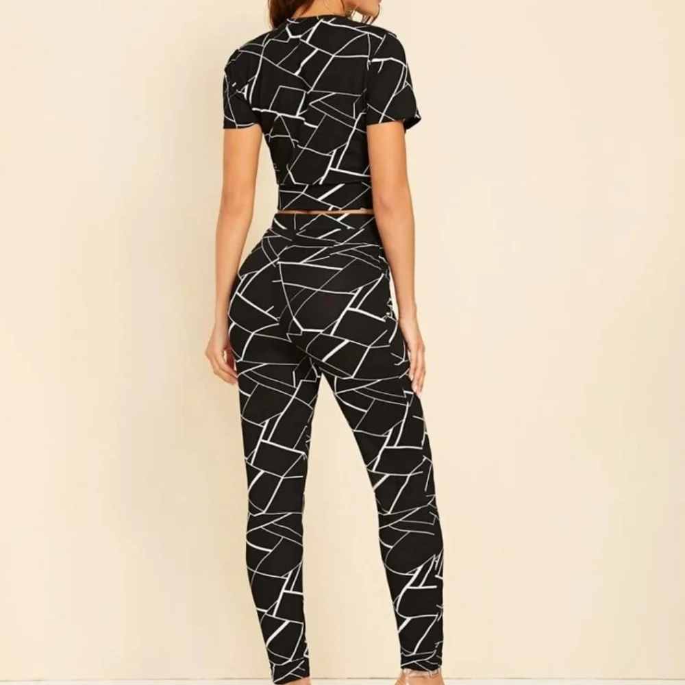Cute two piece - Picture 5 of 5